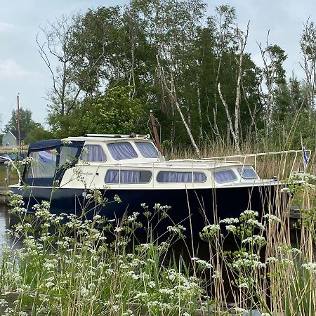 Boat Allemansfreon - Kamperen Op Het Water - Niet Om Mee Te Varen - Read Host Profile-Lees Hostprofiel Jutrijp Exterior photo