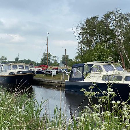 Boat Allemansfreon - Kamperen Op Het Water - Niet Om Mee Te Varen - Read Host Profile-Lees Hostprofiel Jutrijp Exterior photo