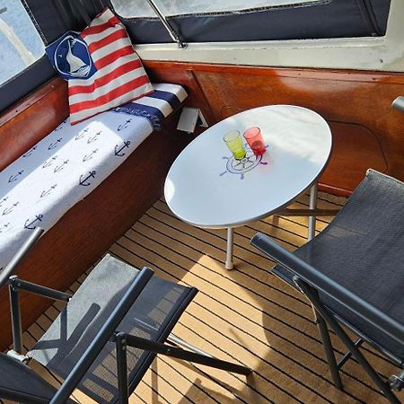 Boat Allemansfreon - Kamperen Op Het Water - Niet Om Mee Te Varen - Read Host Profile-Lees Hostprofiel Jutrijp Exterior photo