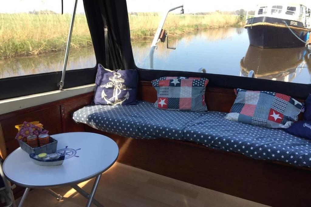 Boat Allemansfreon - Kamperen Op Het Water - Niet Om Mee Te Varen - Read Host Profile-Lees Hostprofiel Jutrijp Exterior photo
