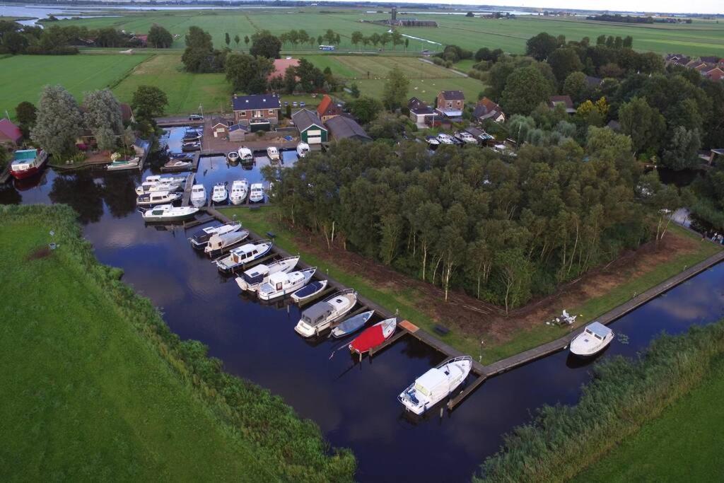 Boat Allemansfreon - Kamperen Op Het Water - Niet Om Mee Te Varen - Read Host Profile-Lees Hostprofiel Jutrijp Exterior photo